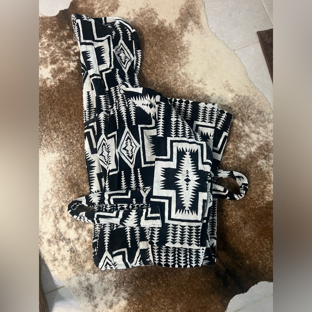 NEW with tags. Pendleton Robe